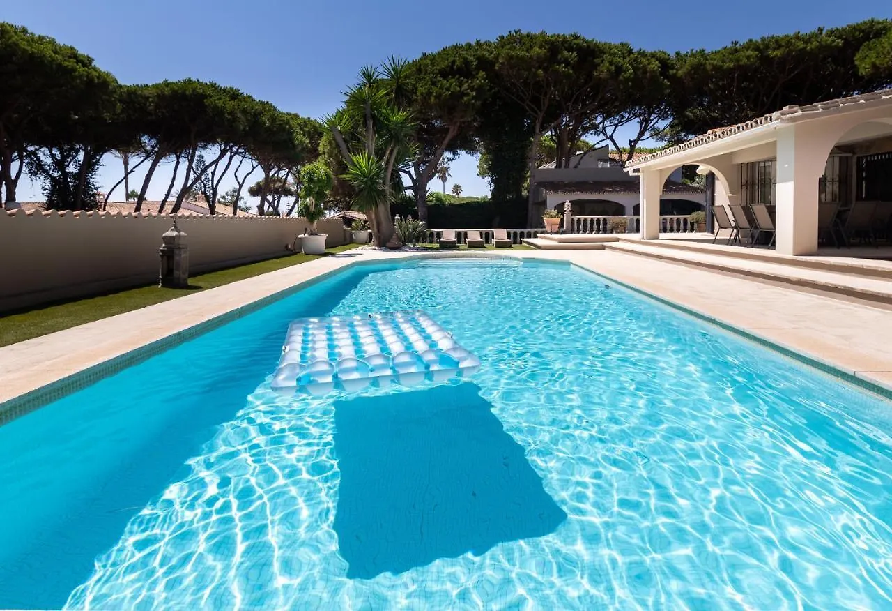 Villa In Puerto Cabopino マルベーリャ